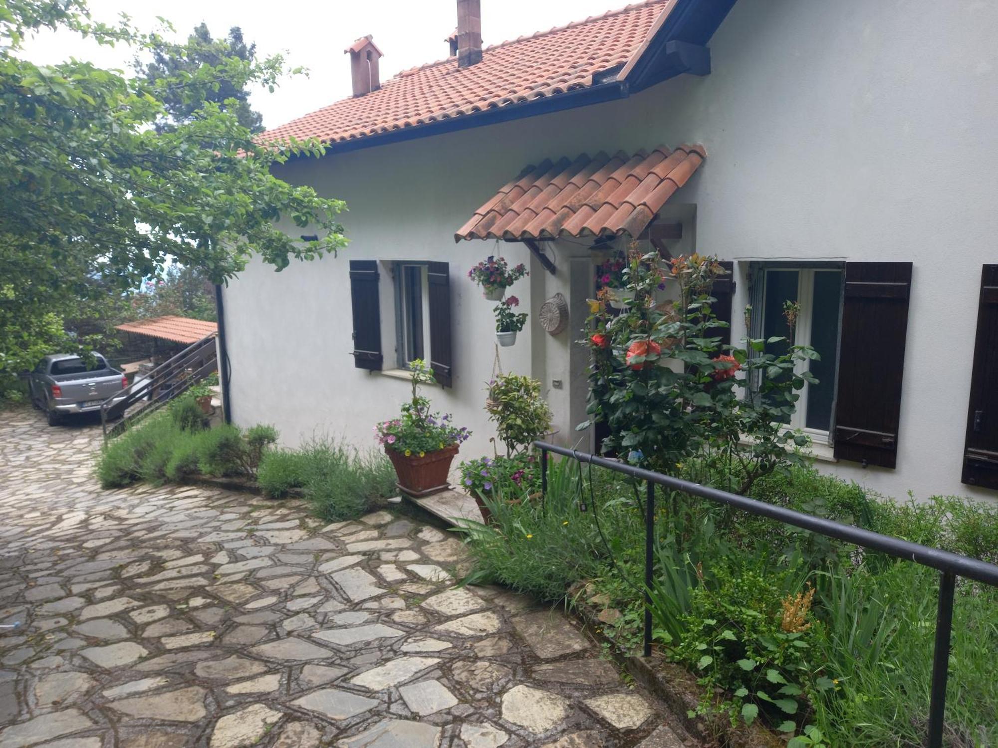 B&B Le Camelie Del Bosco Baiardo Exterior photo