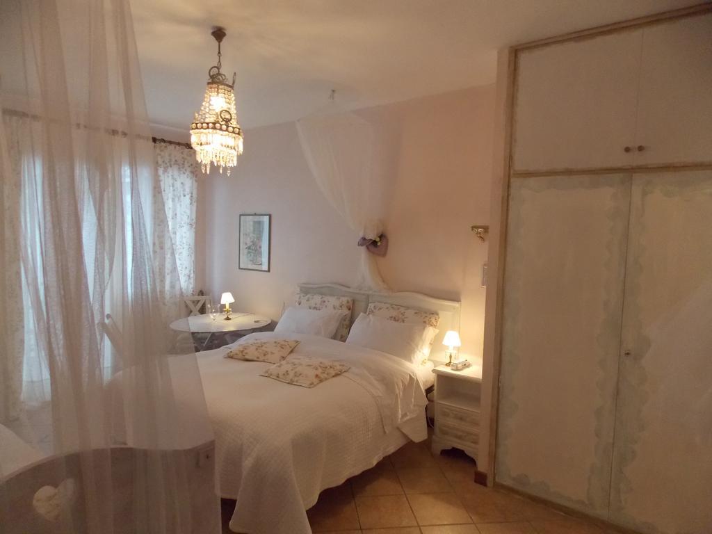 B&B Le Camelie Del Bosco Baiardo Room photo